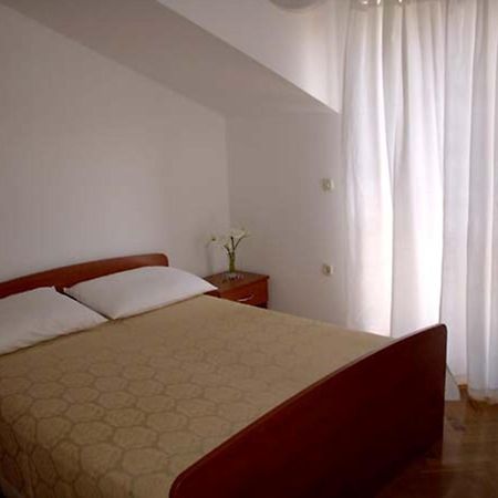 Apartments Vini And Ivana Sućuraj Pokoj fotografie