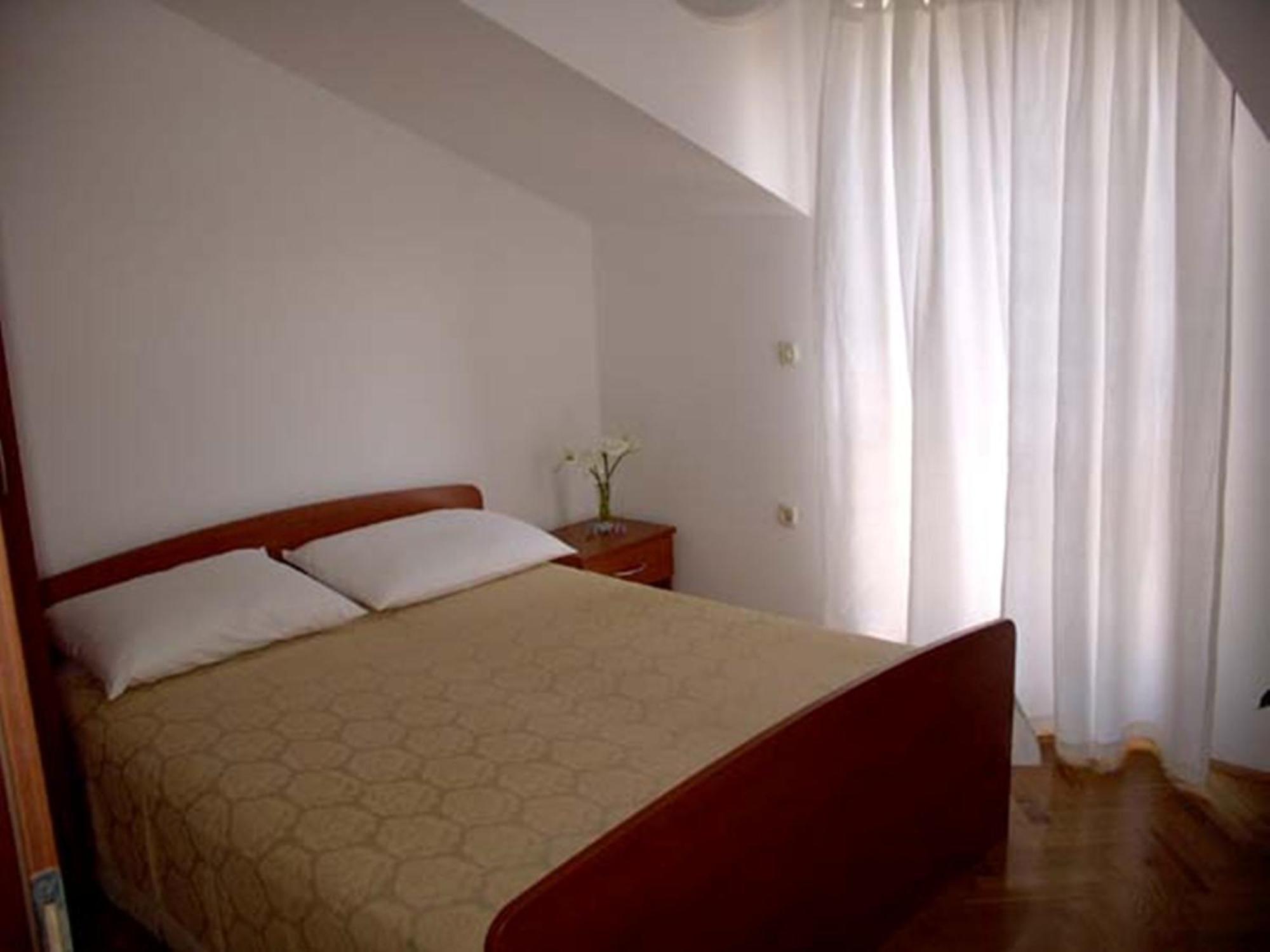 Apartments Vini And Ivana Sućuraj Pokoj fotografie